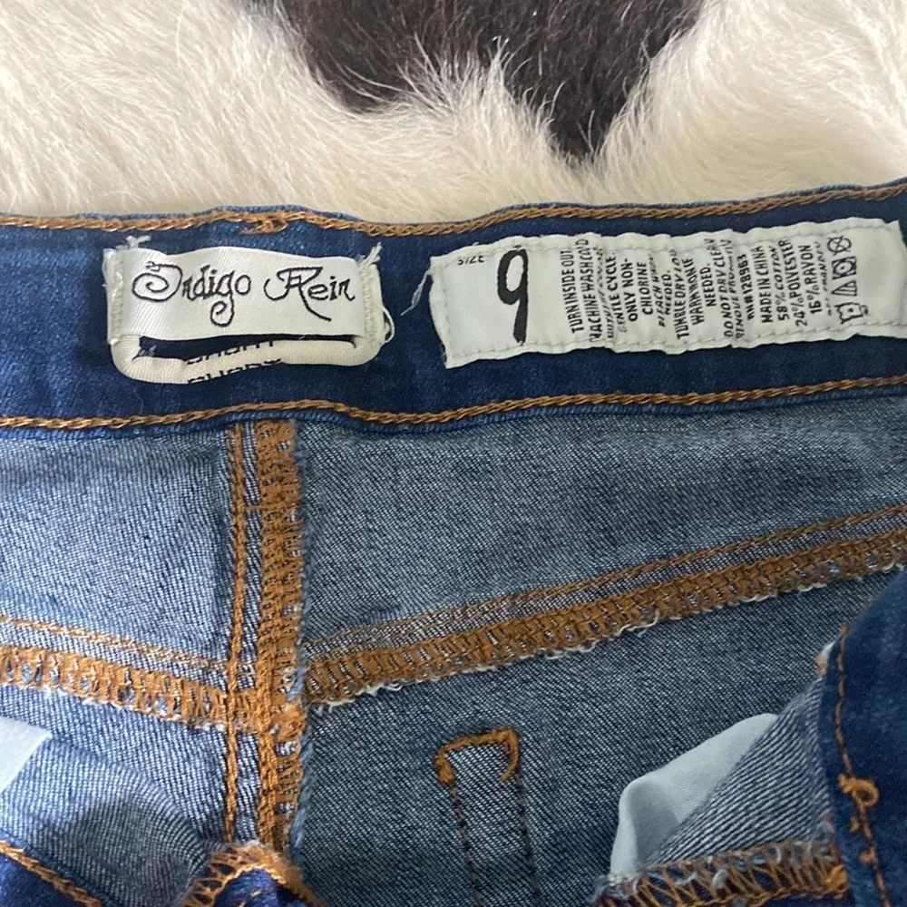 Shorts - Picture 3 of 3